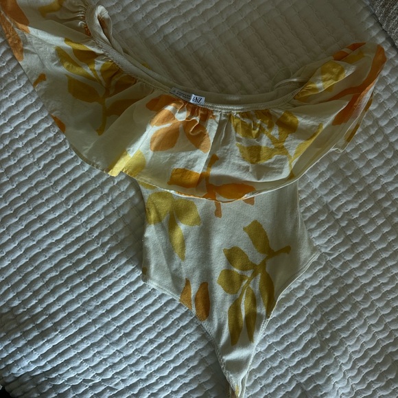 Zara Yellow Floral One-Shoulder Bodysuit – Size M - Picture 4 of 5